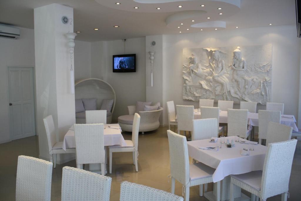 Santi White Hotel Phuket Exterior photo