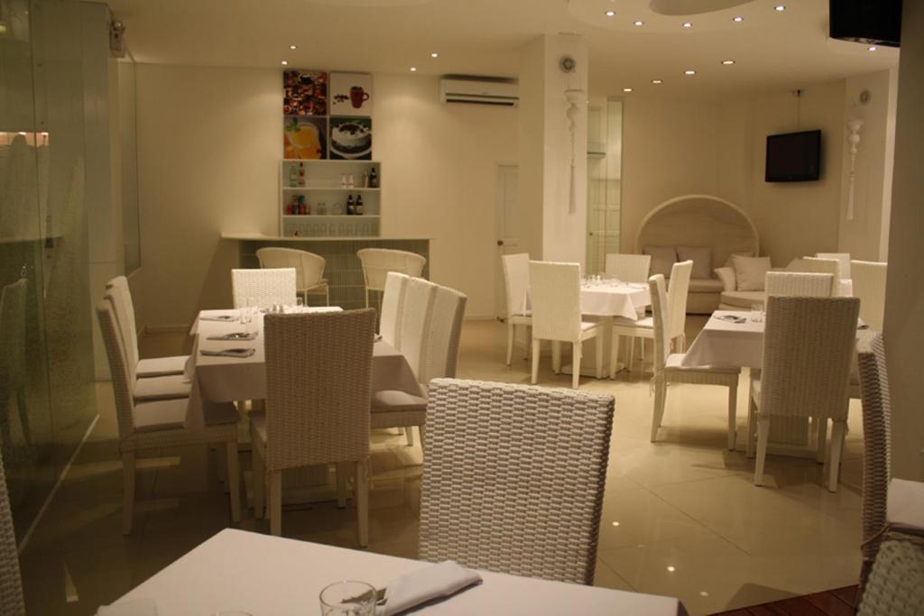 Santi White Hotel Phuket Exterior photo