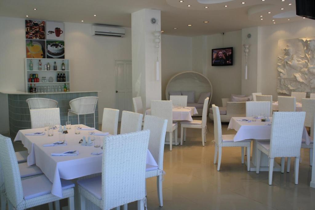 Santi White Hotel Phuket Exterior photo