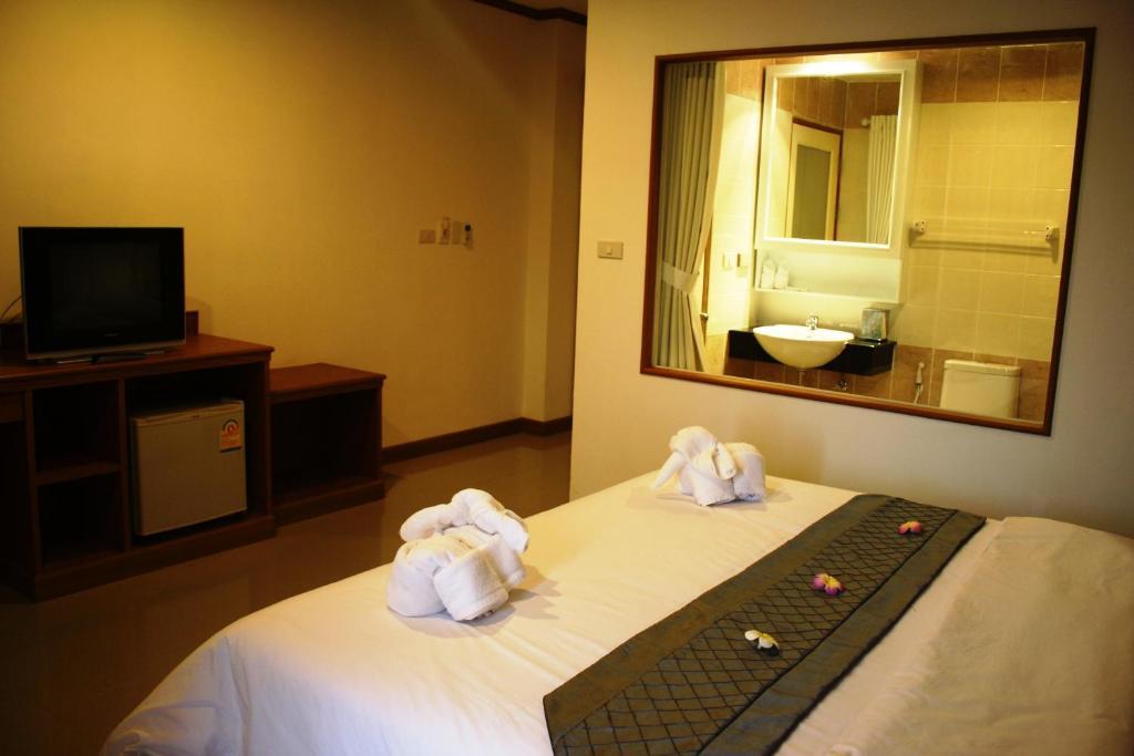 Santi White Hotel Phuket Exterior photo
